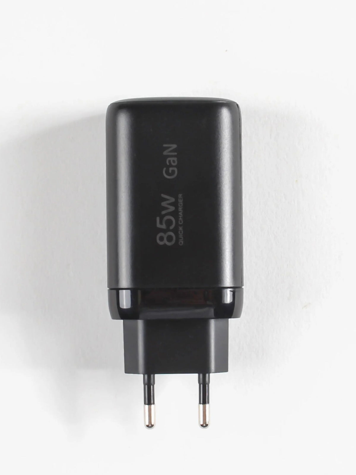 A Three-Port Super Fast Charging System with a Total Power of 85W, Suitable for Laptops, Mobile Phones and Game Consoles