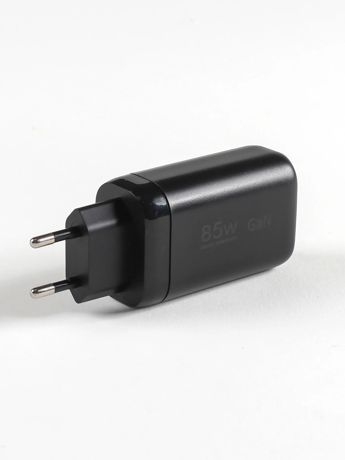 A Three-Port Super Fast Charging System with a Total Power of 85W, Suitable for Laptops, Mobile Phones and Game Consoles