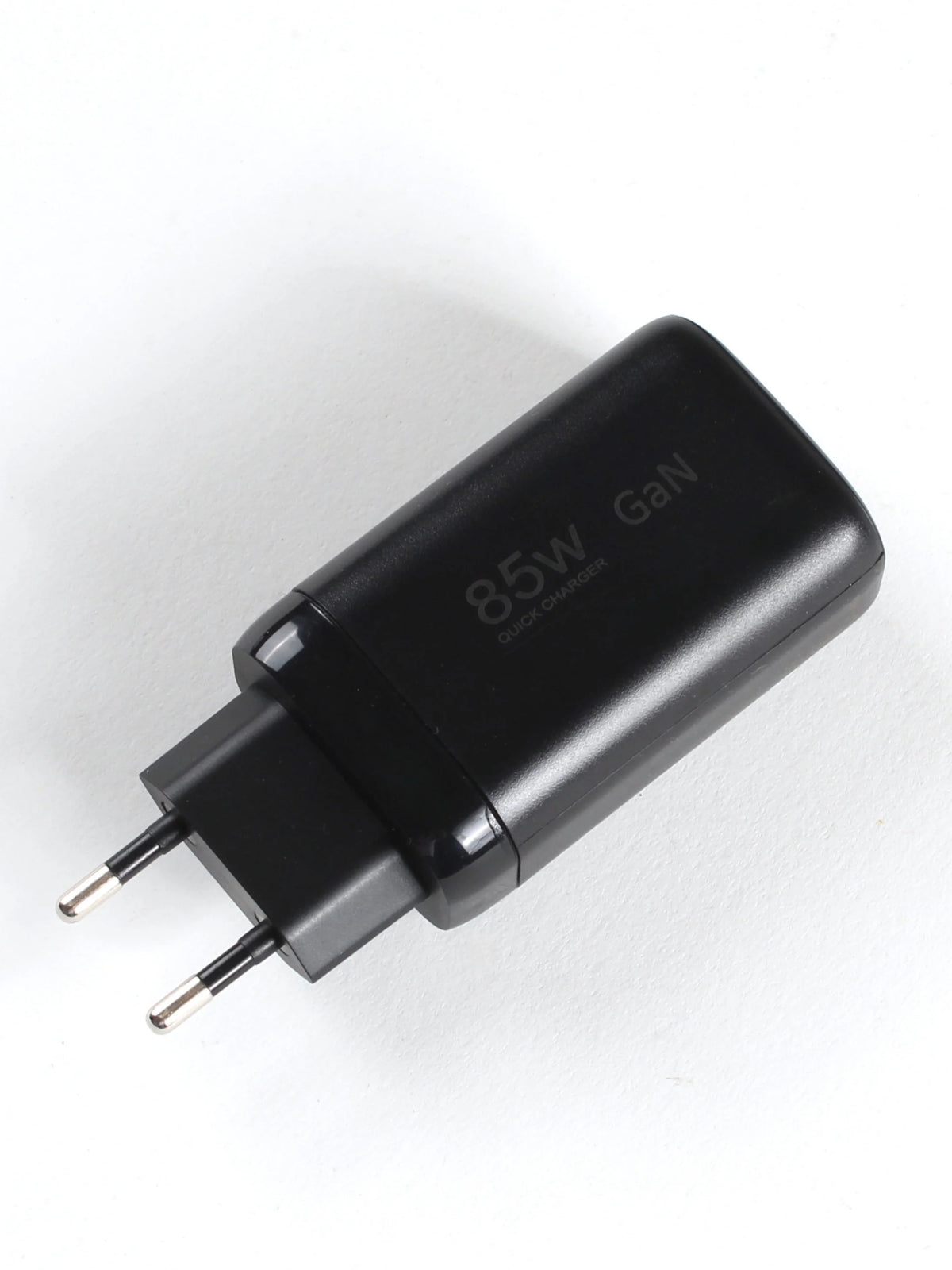 A Three-Port Super Fast Charging System with a Total Power of 85W, Suitable for Laptops, Mobile Phones and Game Consoles